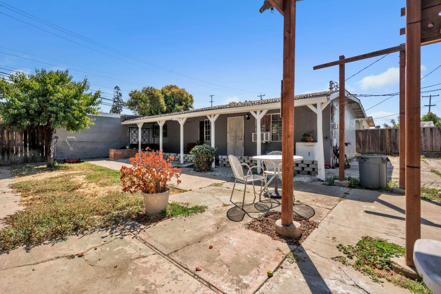 San Jose, CA 95111,2523 Senter RD