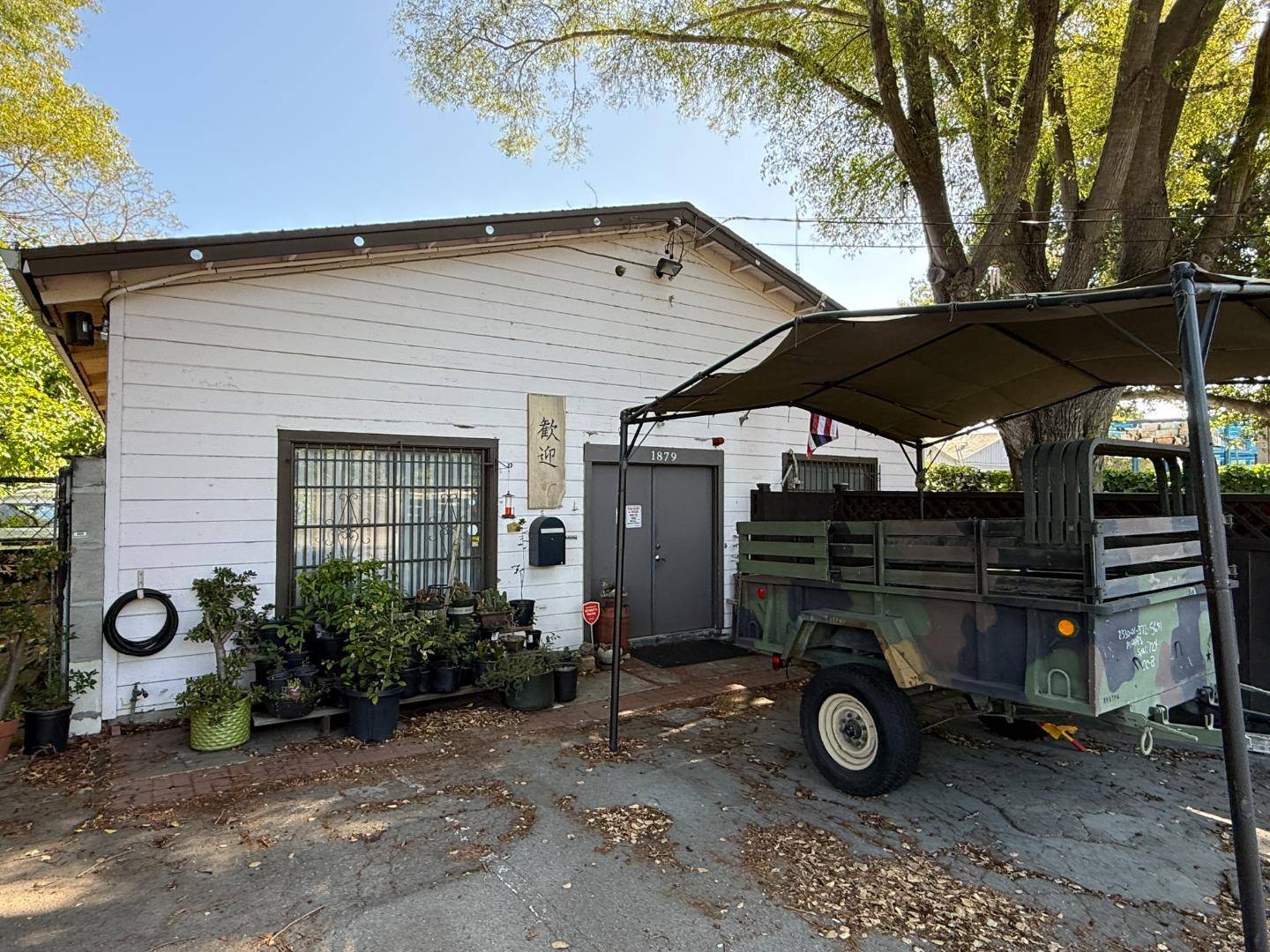 East Palo Alto, CA 94303,1879 Woodland AVE