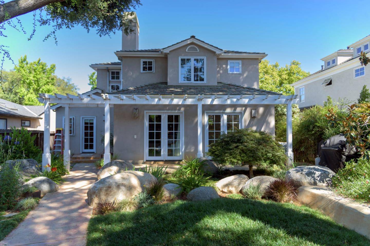 Los Gatos, CA 95030,255 University AVE