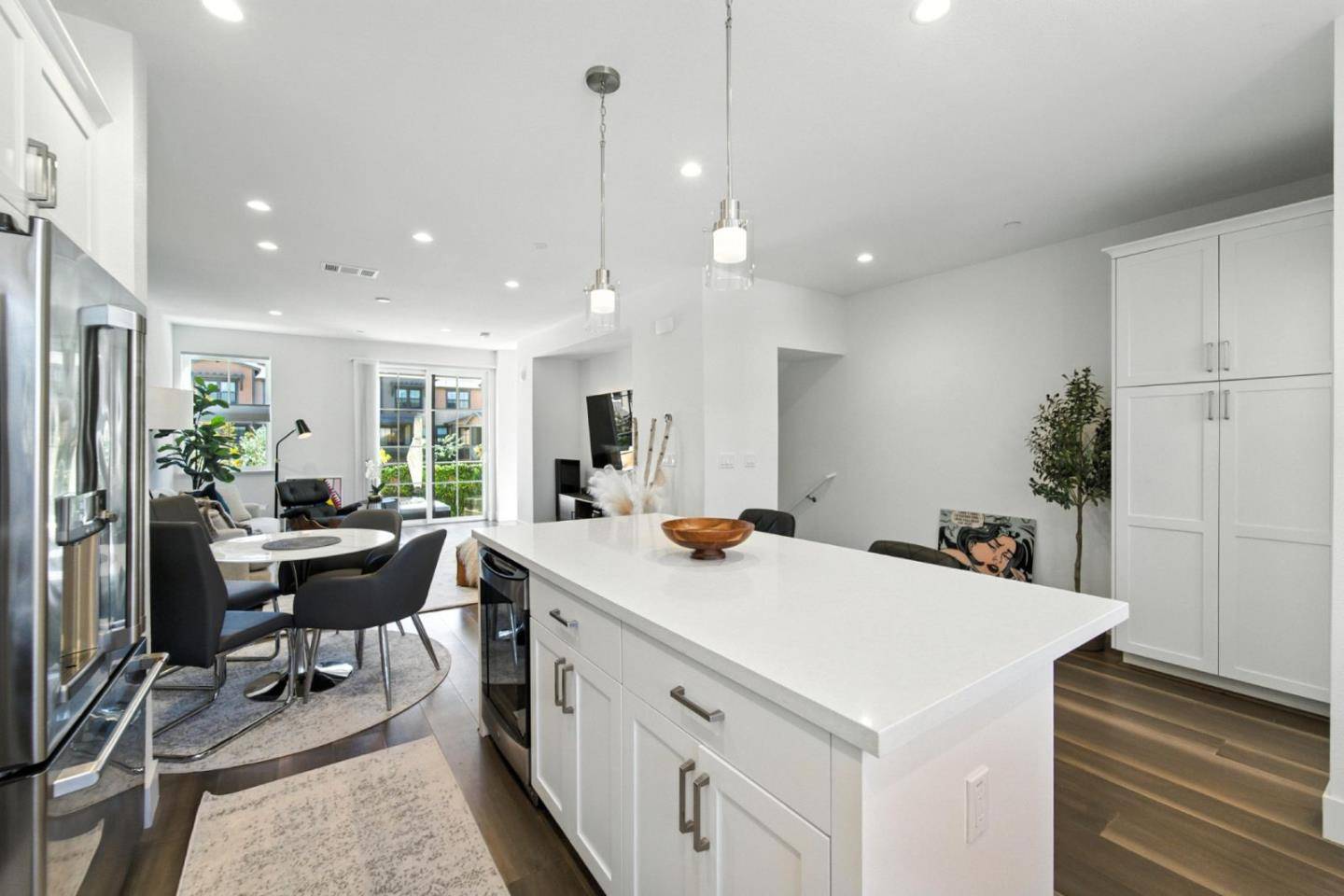 Mountain View, CA 94043,2016 Thea CIR