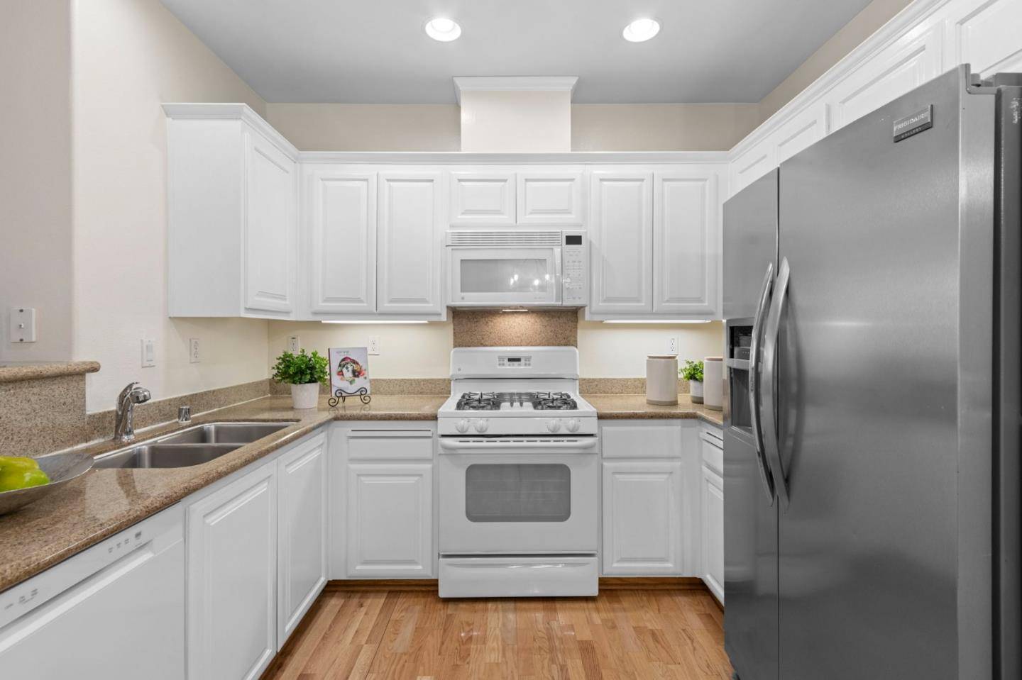 Dublin, CA 94568,3275 Dublin BLVD 306