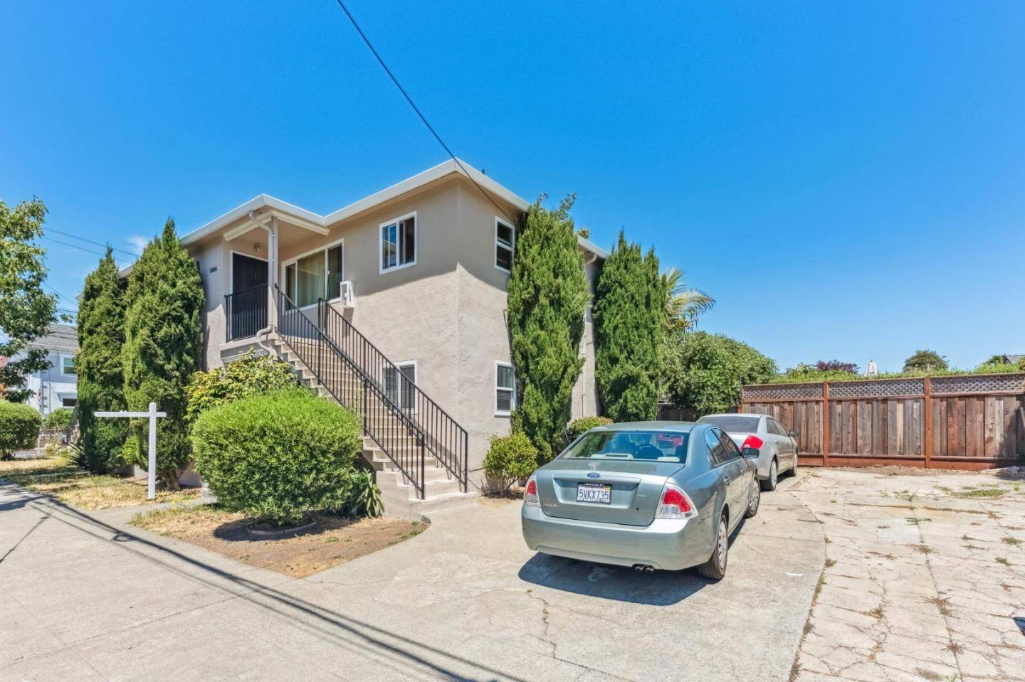 Oakland, CA 94608,5664 Gaskill ST