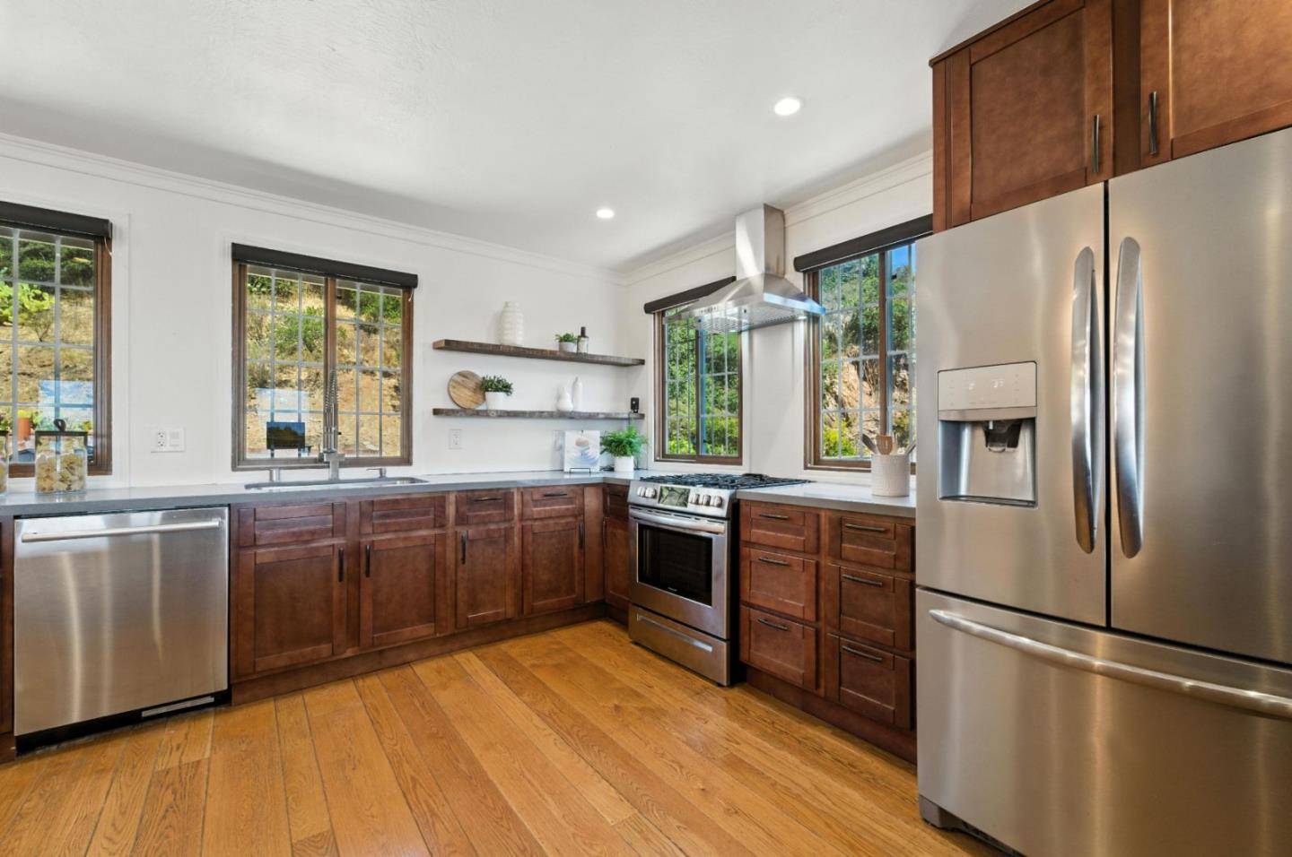 Oakland, CA 94605,8730 Burr ST