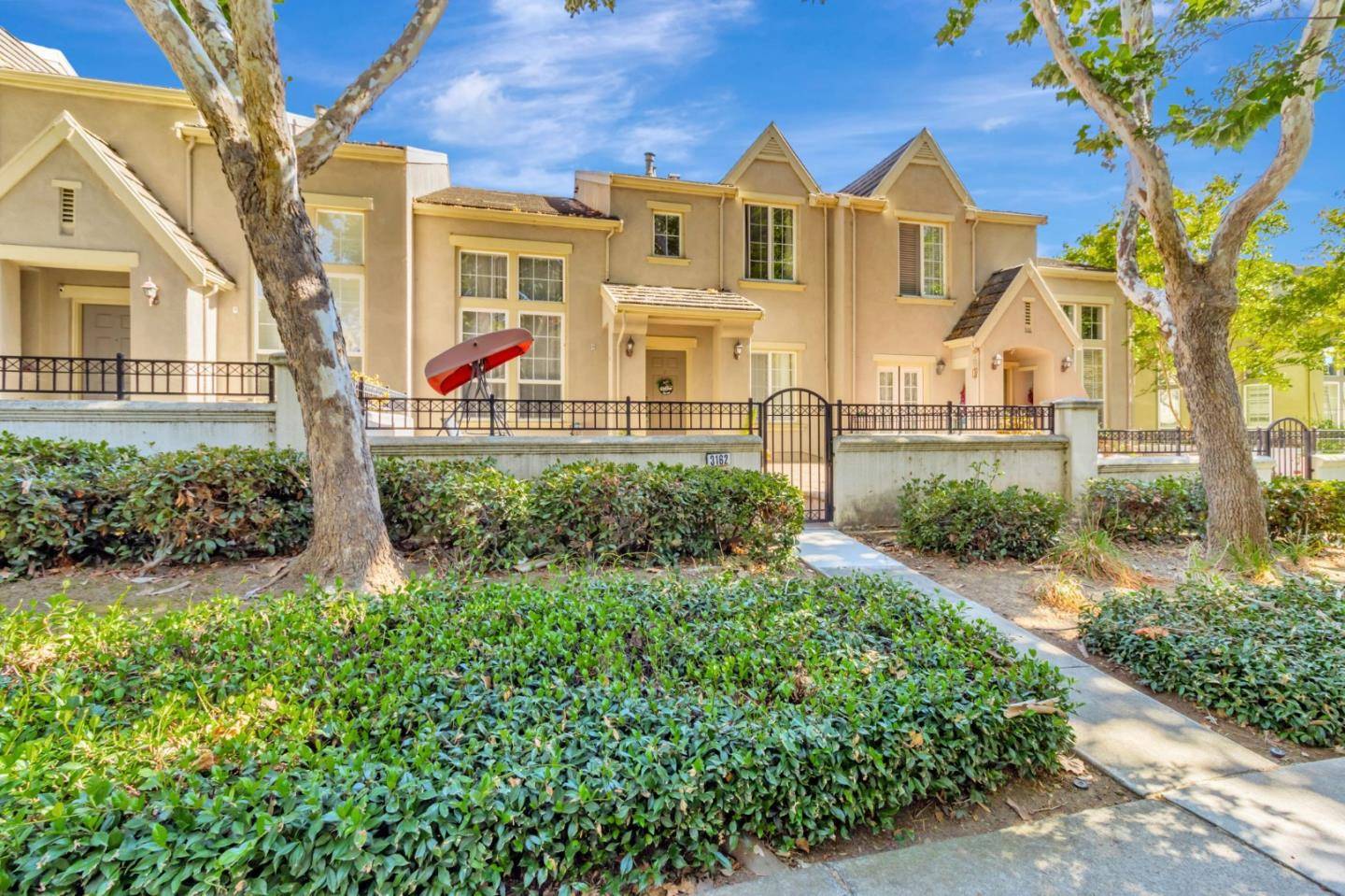 San Jose, CA 95135,3162 Silverland DR