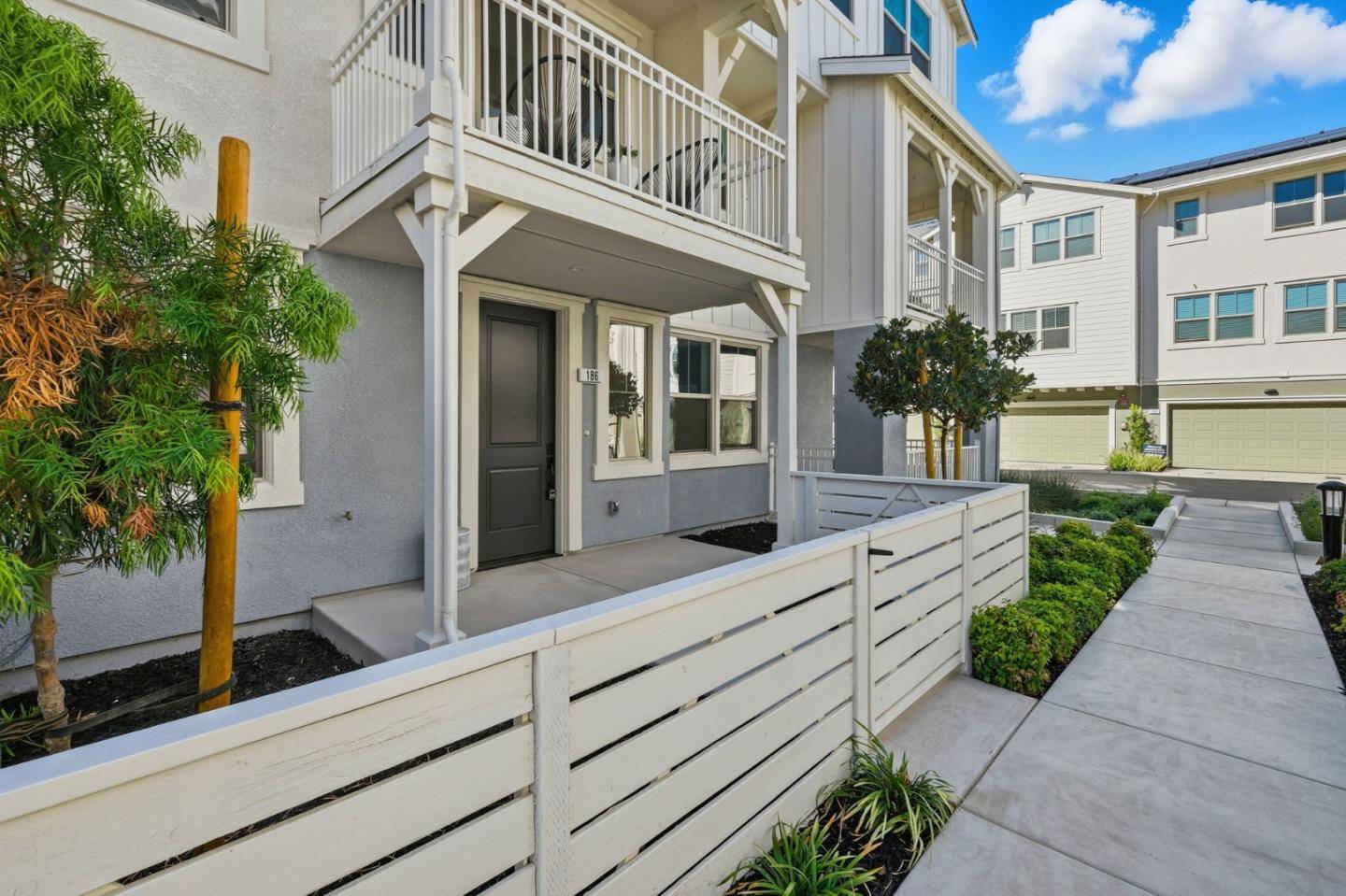 Walnut Creek, CA 94597,186 Oak CIR