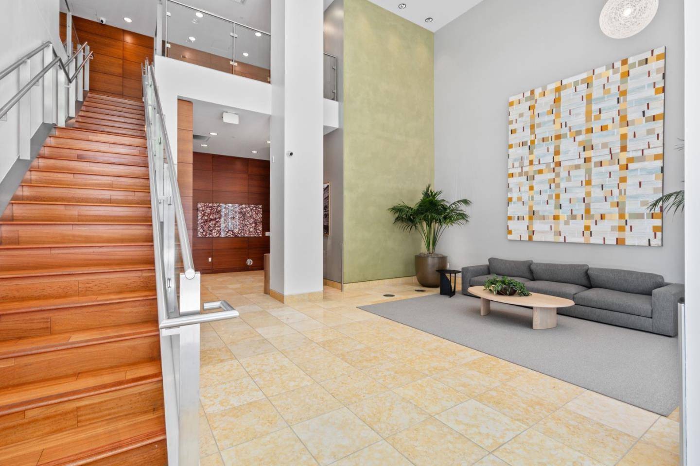 San Francisco, CA 94158,325 Berry ST 715