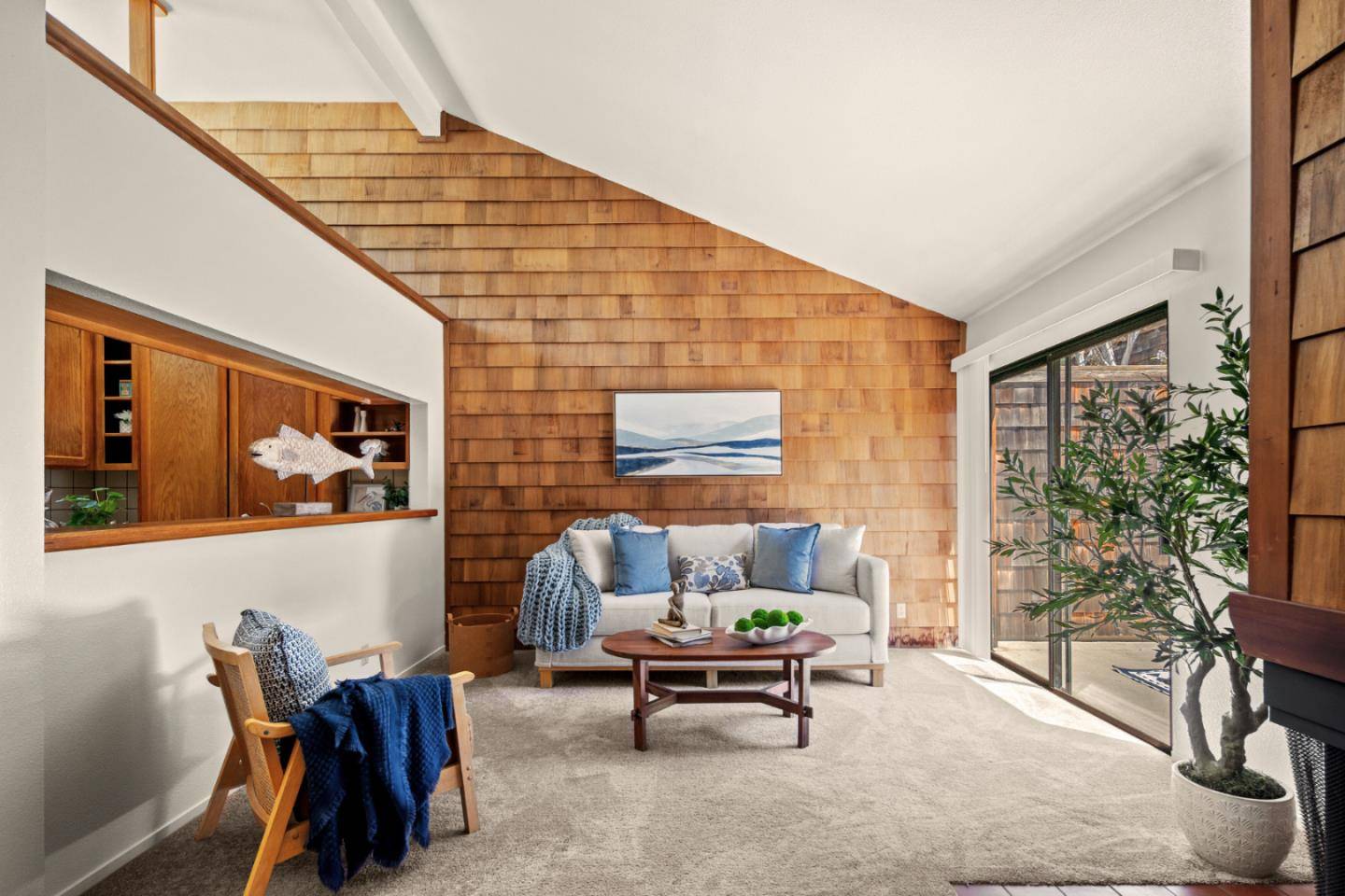 Monterey, CA 93940,461 Dela Vina AVE 209