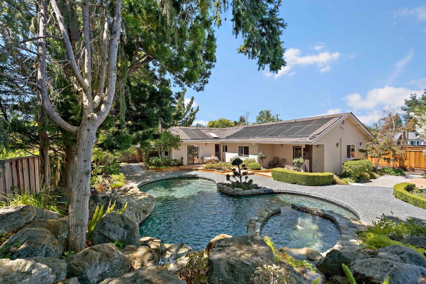 Los Altos, CA 94024,861 Riverside DR