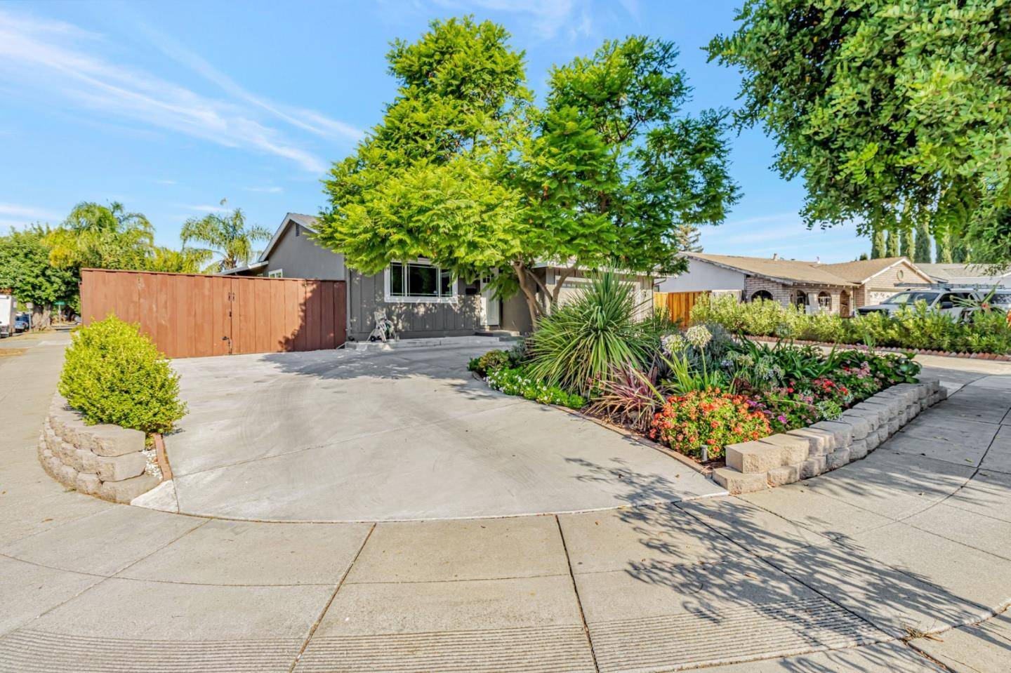 San Jose, CA 95111,403 Mignot LN