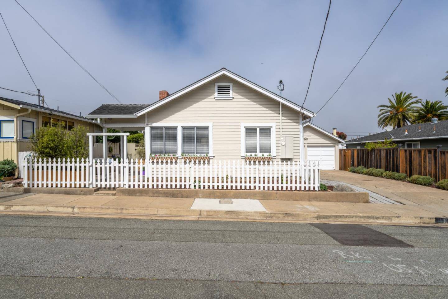 Pacific Grove, CA 93950,406 10th ST