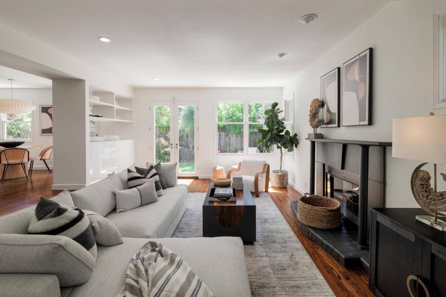 Menlo Park, CA 94025,2051 Gordon AVE