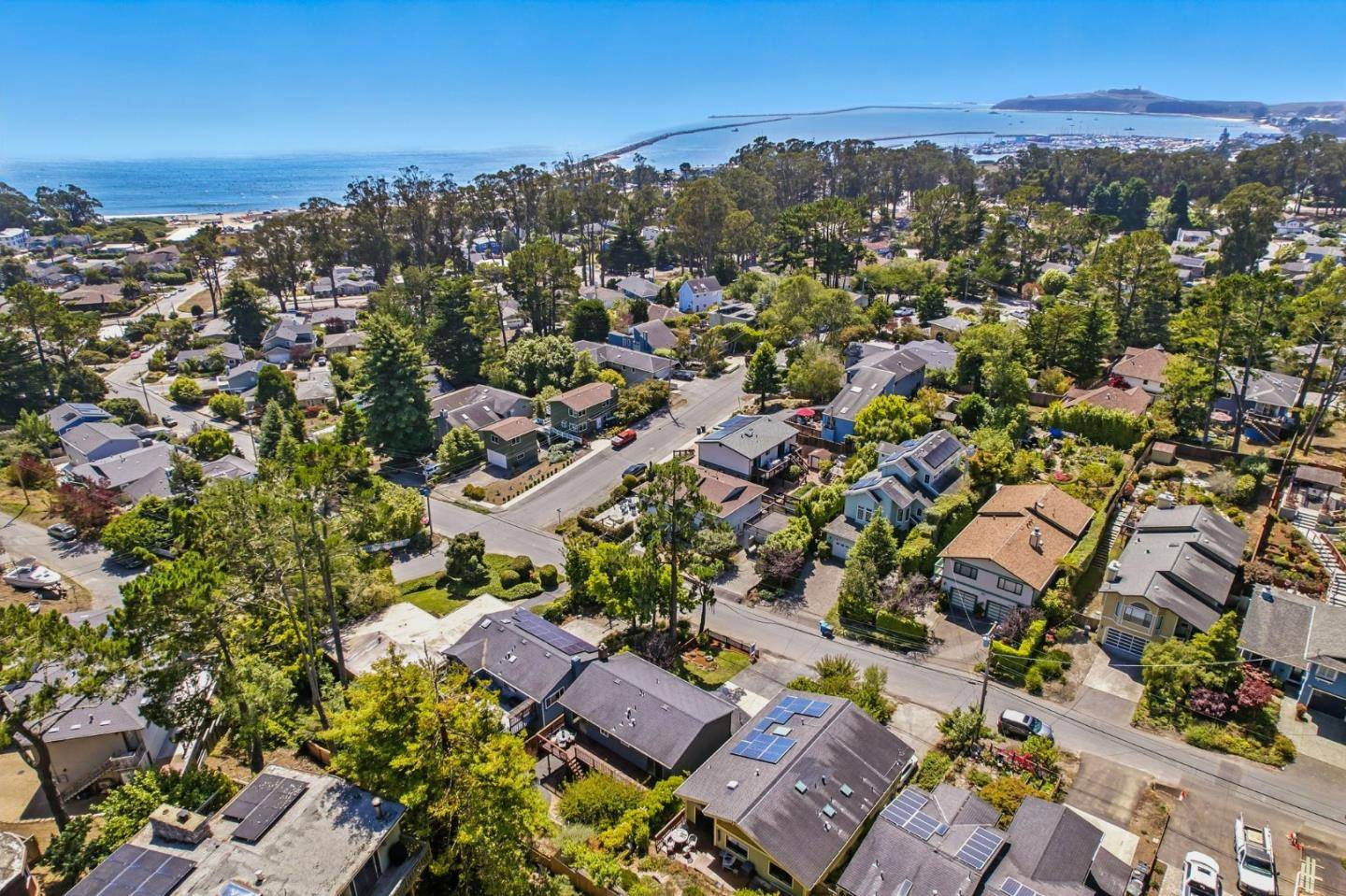 El Granada, CA 94019,422 Avenue Portola