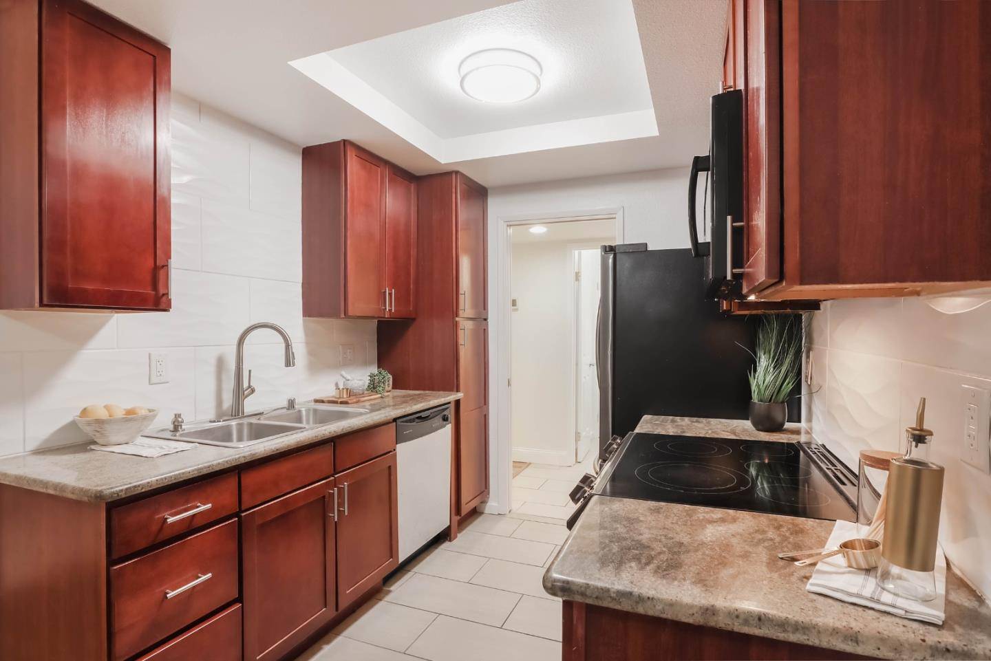 Hayward, CA 94541,1318 B ST 106