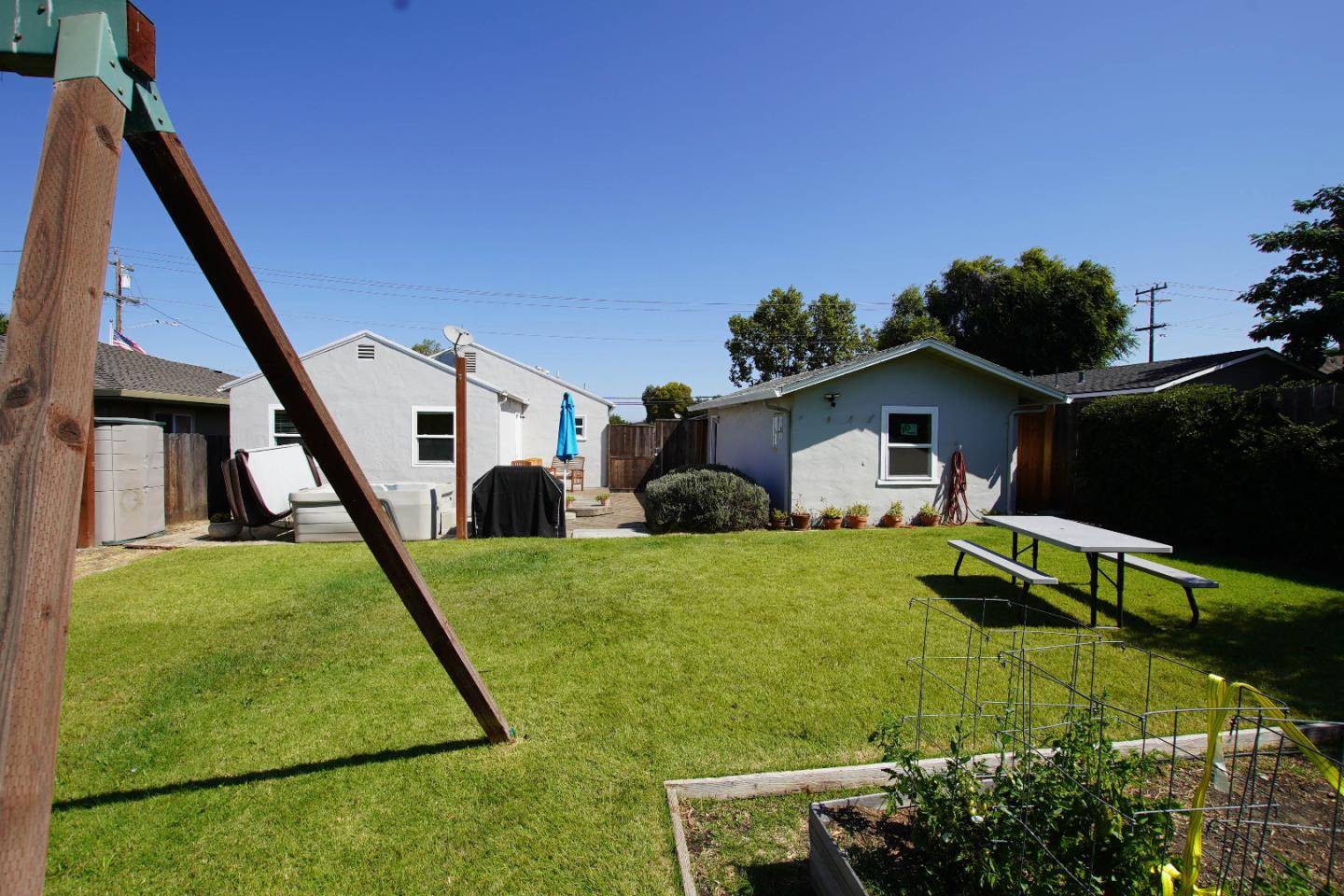 Hollister, CA 95023,931 Hillcrest RD