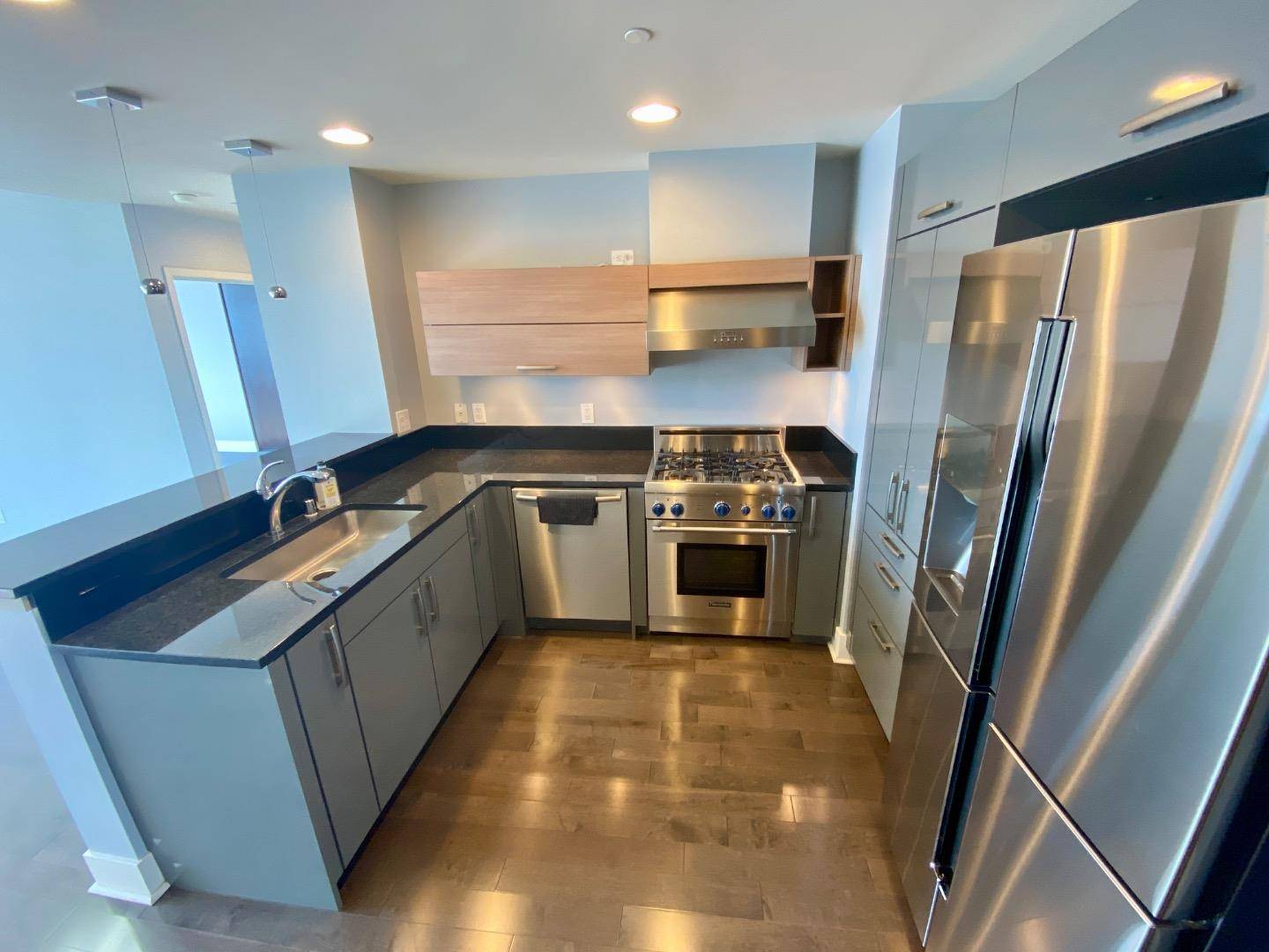 San Jose, CA 95113,88 E San Fernando 2001