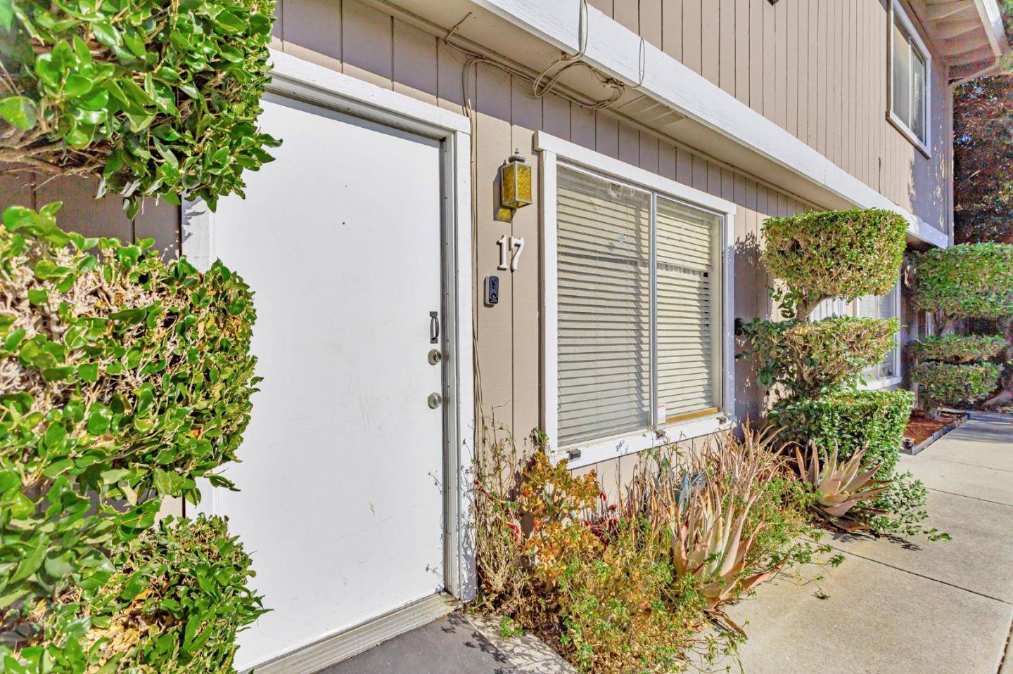 Hollister, CA 95023,805 South ST 17