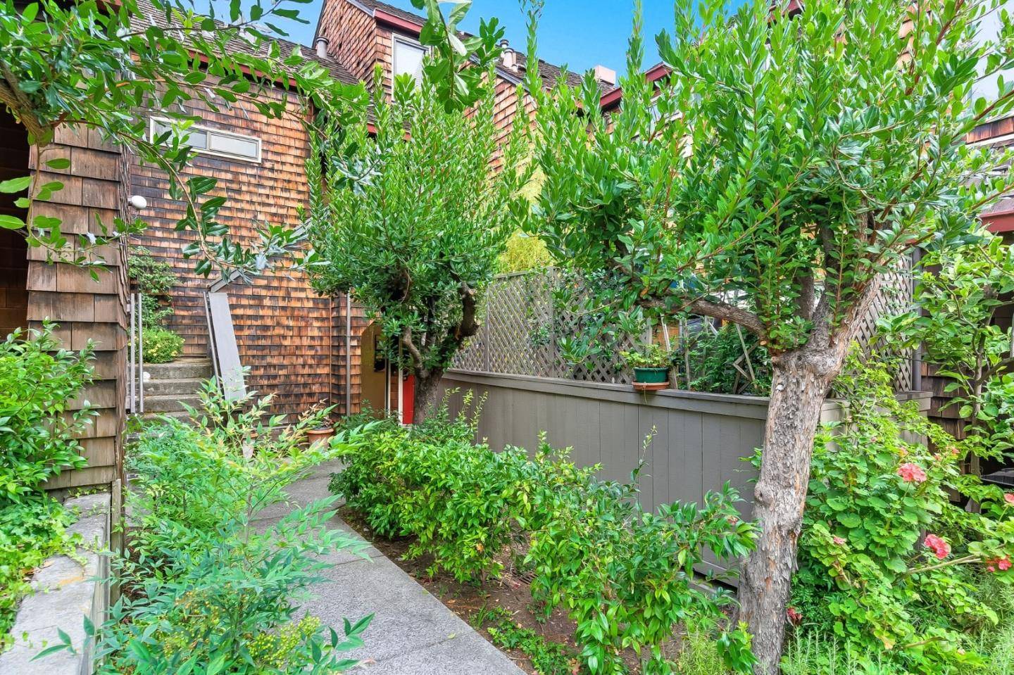 Stanford, CA 94305,103 Peter Coutts CIR