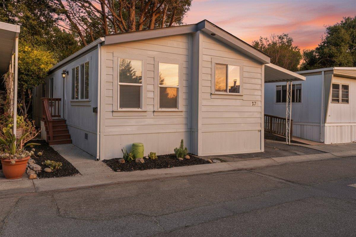 Soquel, CA 95073,3060 Porter ST 27