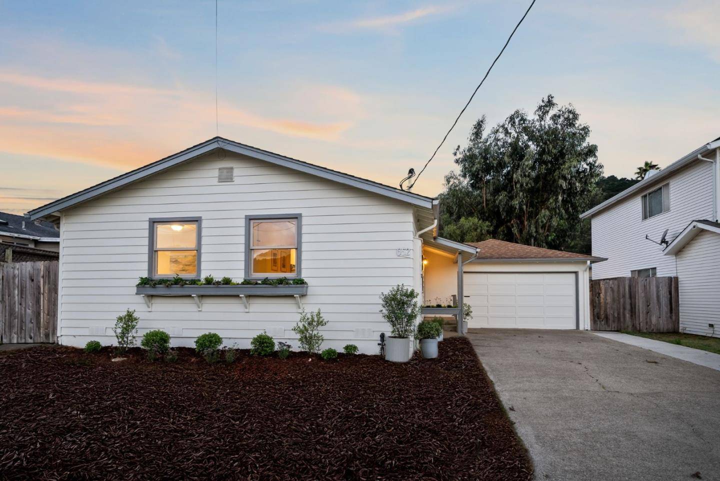 Pacifica, CA 94044,652 Montezuma DR