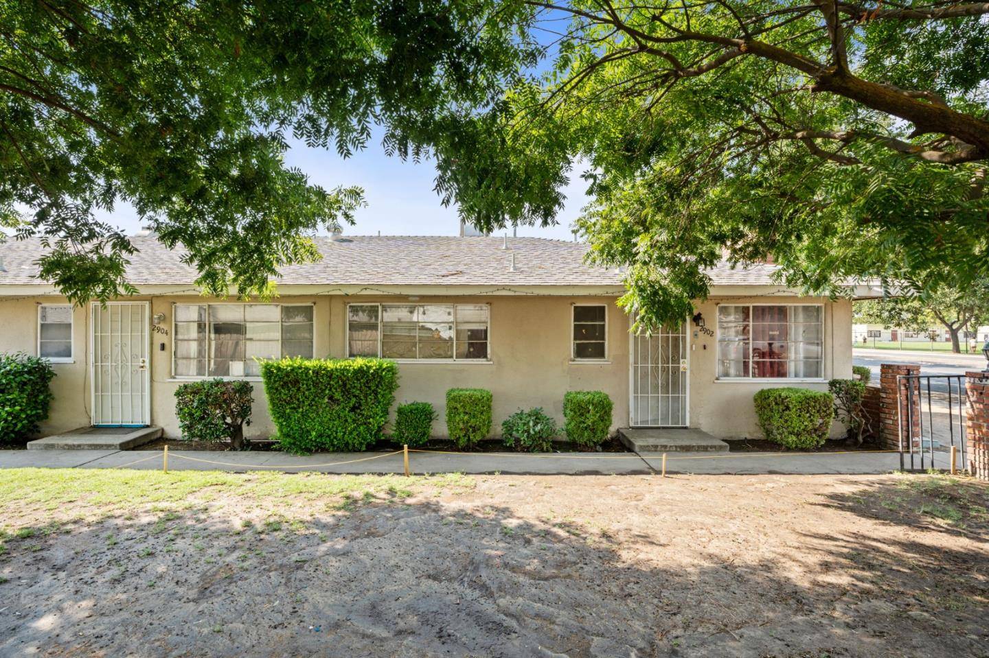 Fresno, CA 93703,2904 N First ST