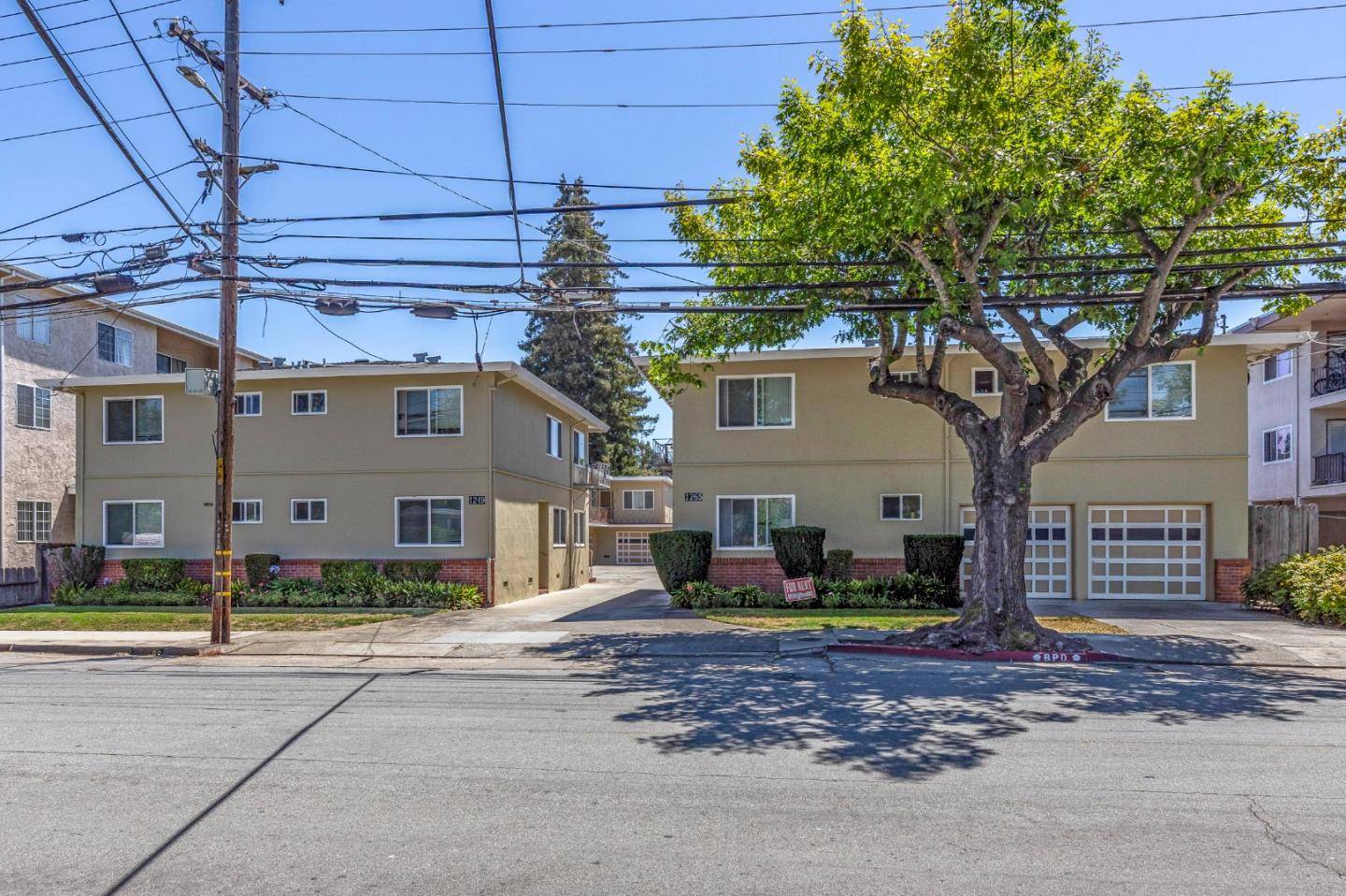 Burlingame, CA 94010,1249 Oak Grove AVE