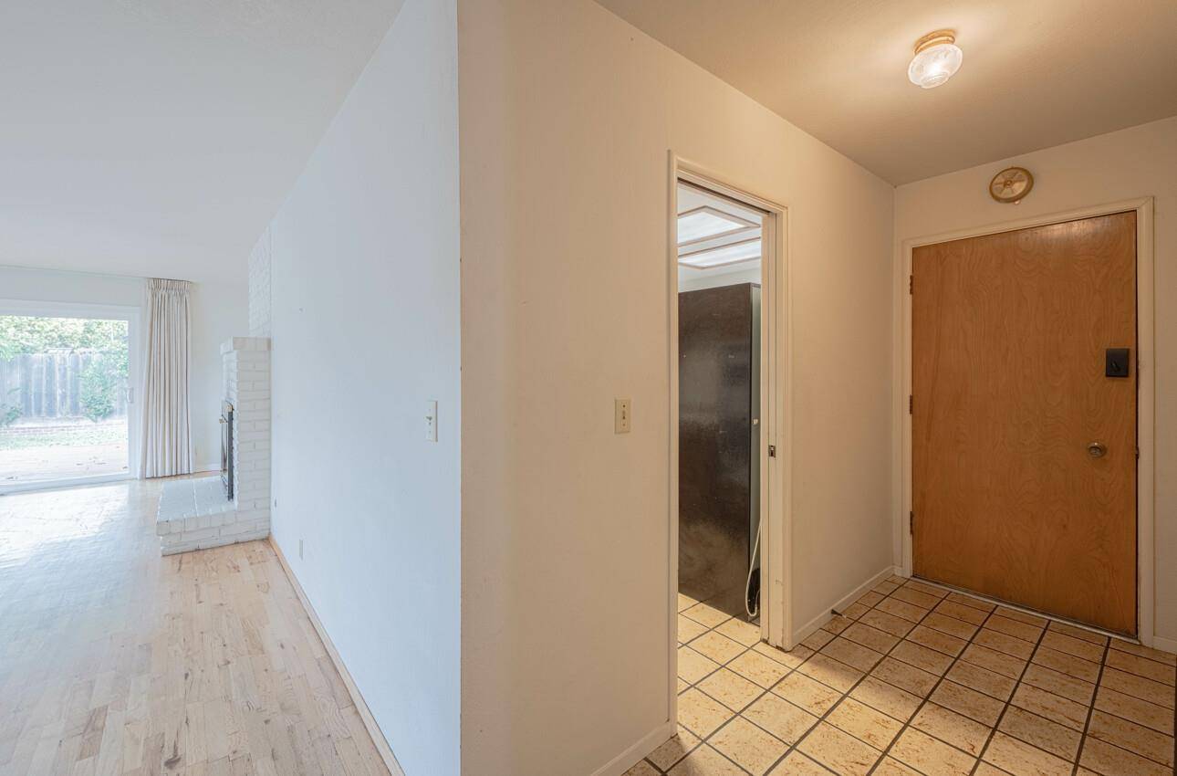 Salinas, CA 93901,786 Bellarmine DR