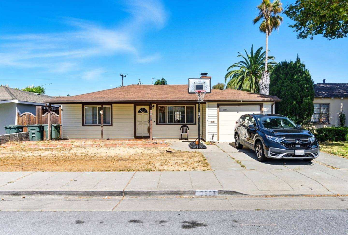 San Mateo, CA 94403,3957 Branson DR