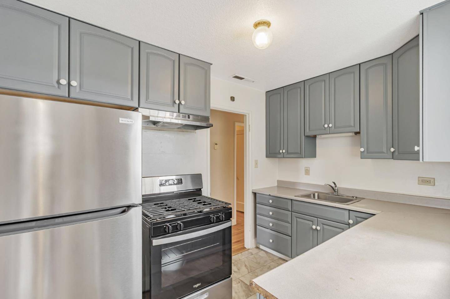 East Palo Alto, CA 94303,454 Daisy Ln