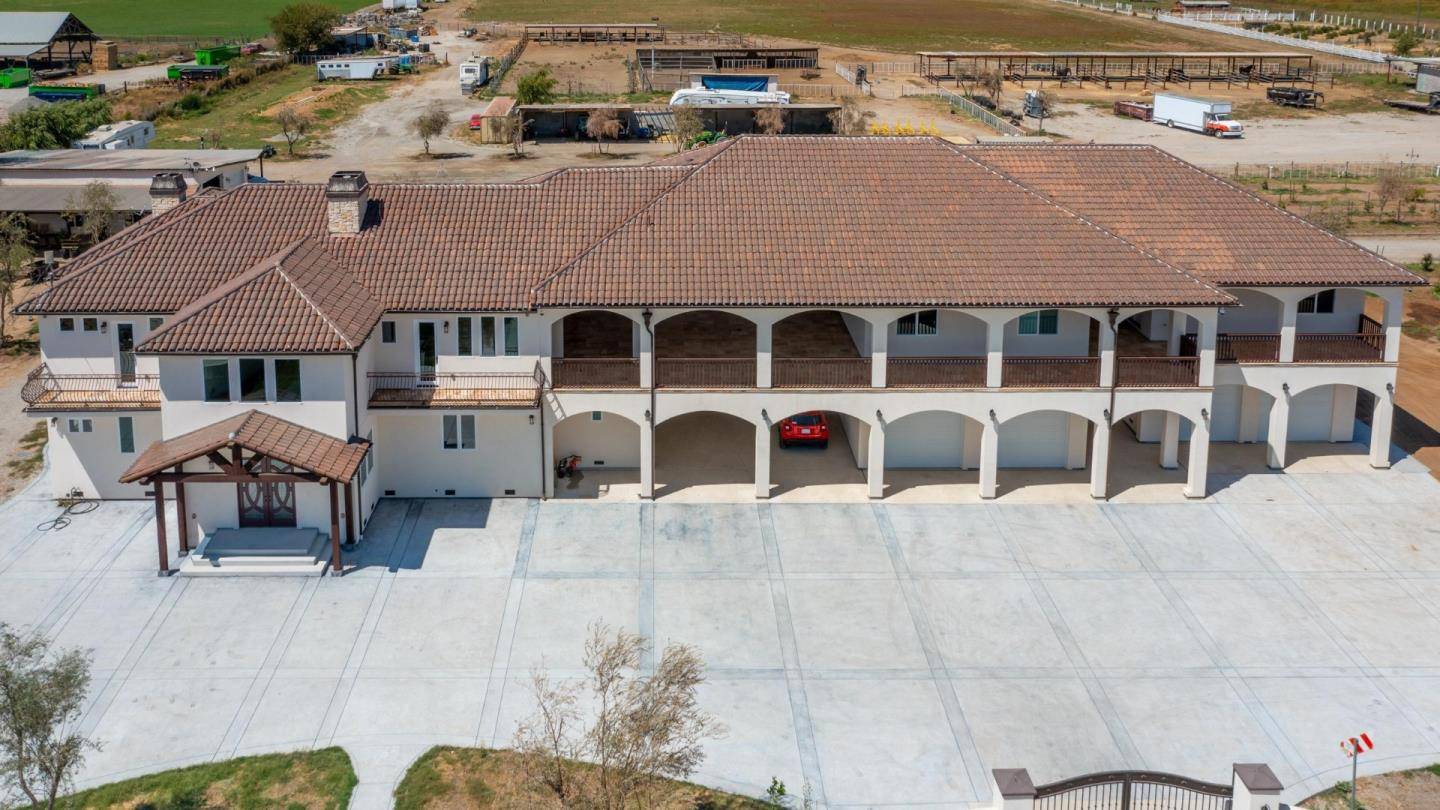 Hollister, CA 95023,8440 Lovers LN