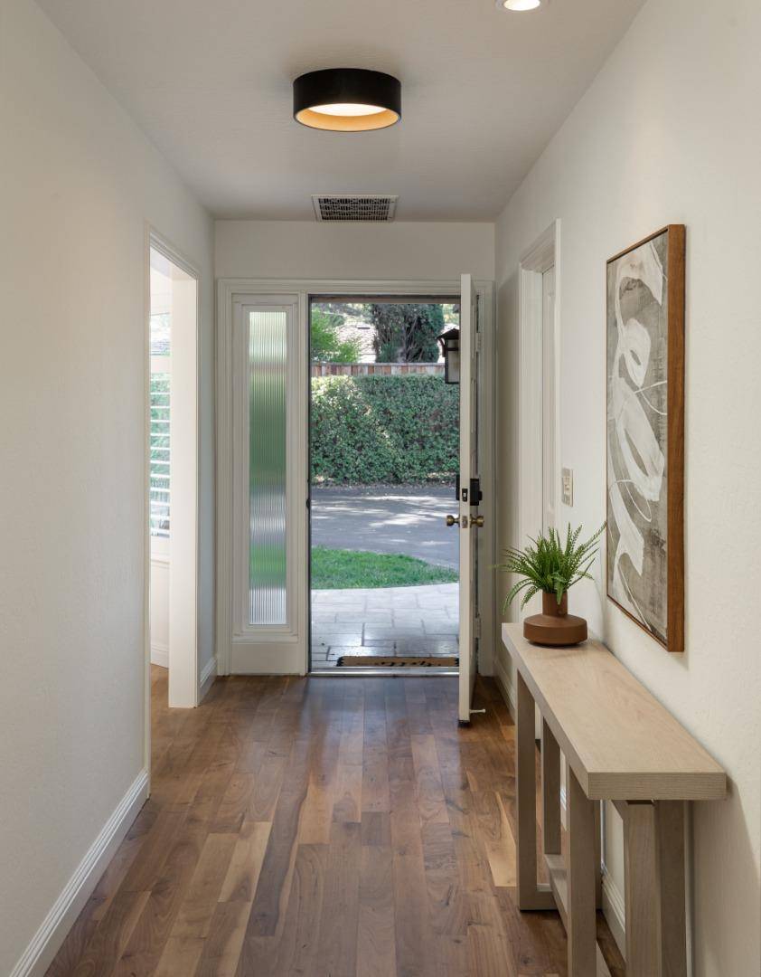 Los Altos, CA 94022,4 Bay Tree LN