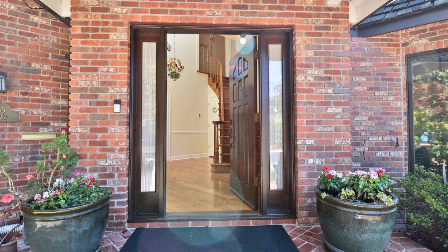 Palo Alto, CA 94303,200 Iris WAY