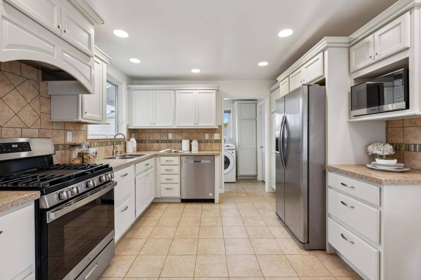 San Mateo, CA 94403,722 26th AVE