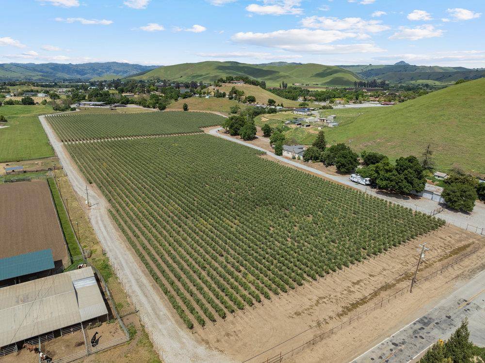 Hollister, CA 95023,804 Comstock RD