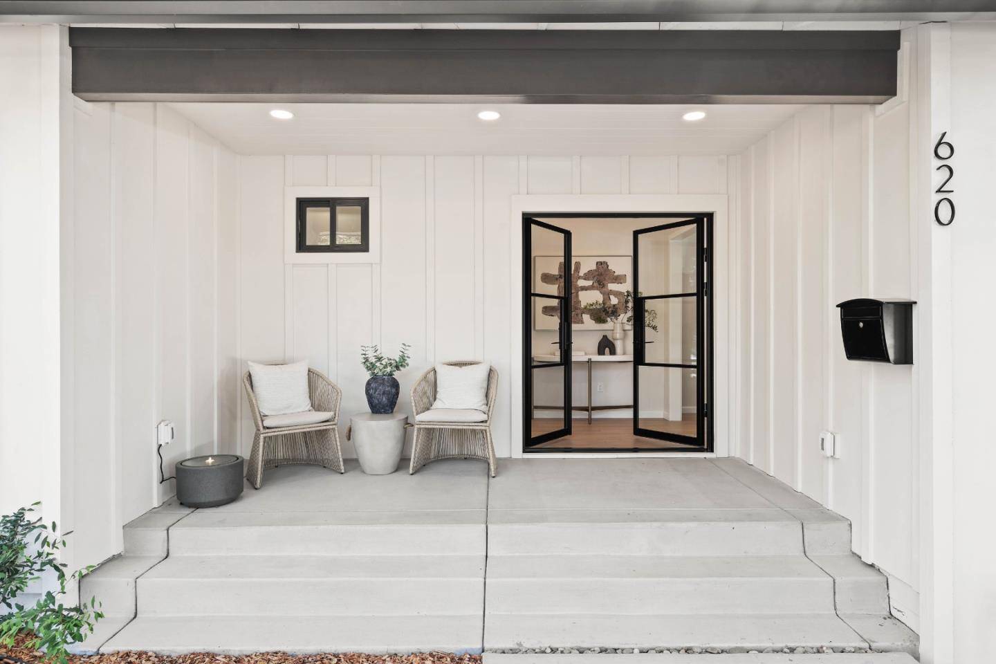 Redwood City, CA 94062,620 Iris ST