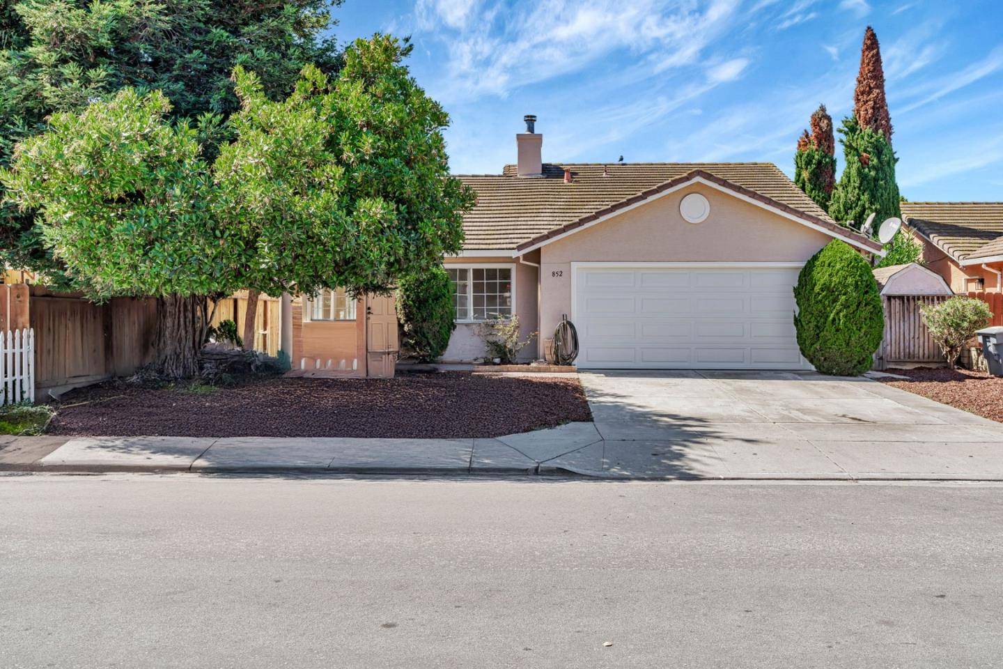 Salinas, CA 93905,852 Antigua AVE