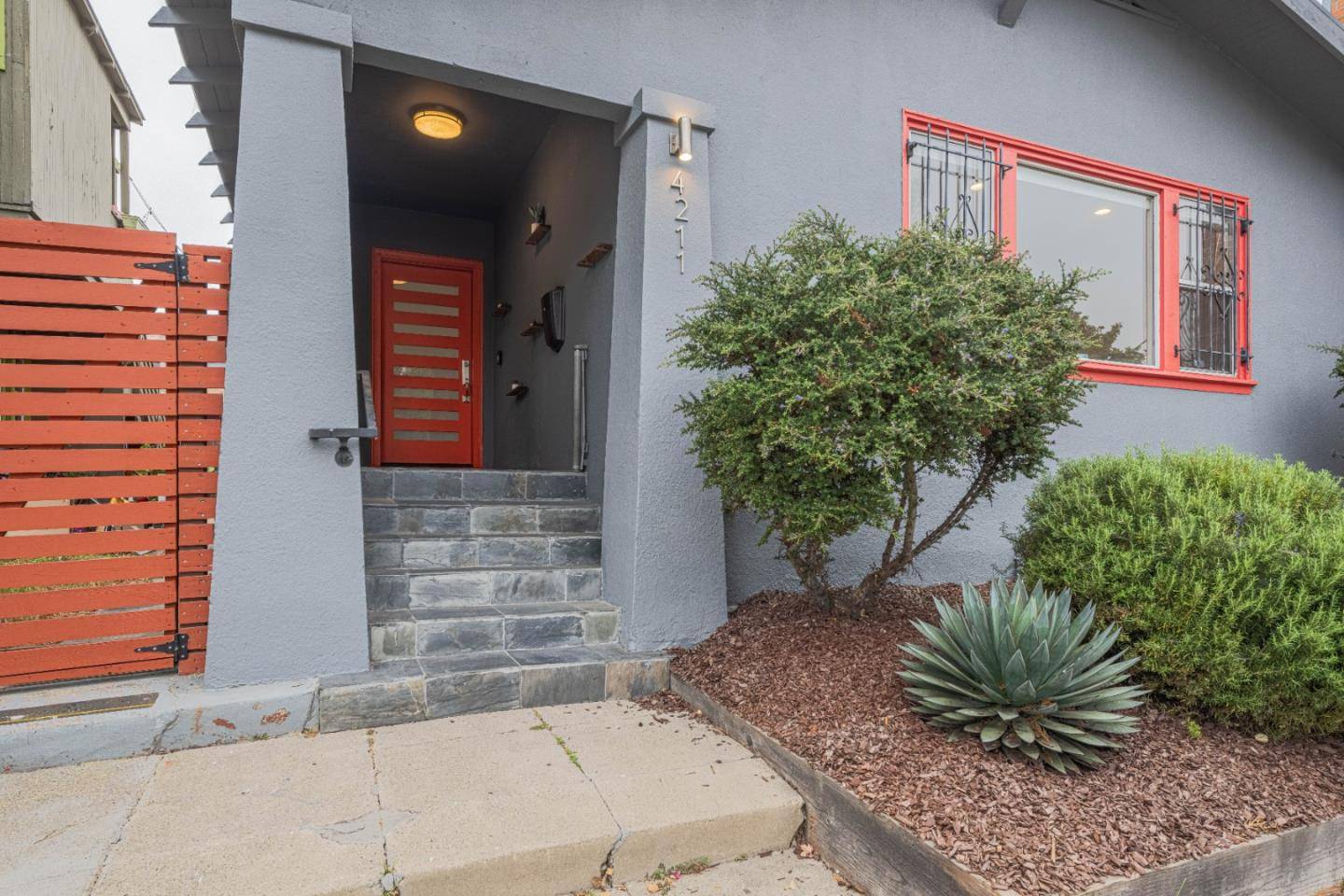 Oakland, CA 94609,4211 Martin Luther King Jr WAY