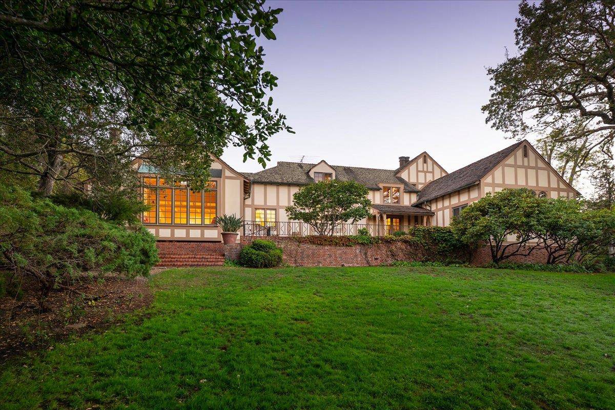 Hillsborough, CA 94010,923 Hayne RD