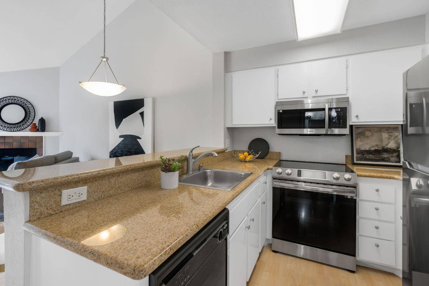 Fremont, CA 94538,39199 Guardino DR 371