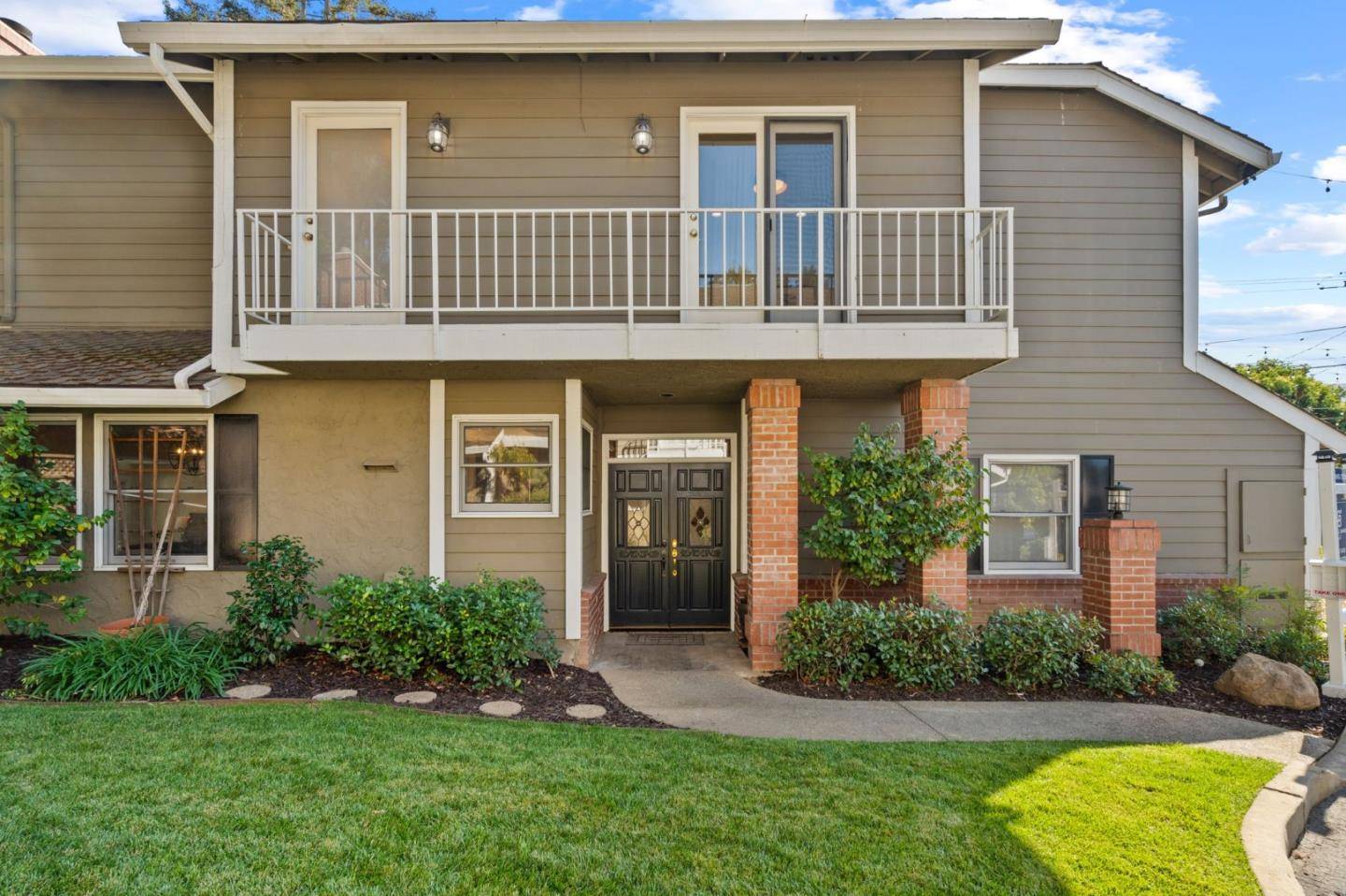 Los Gatos, CA 95030,17437 E Vineland AVE