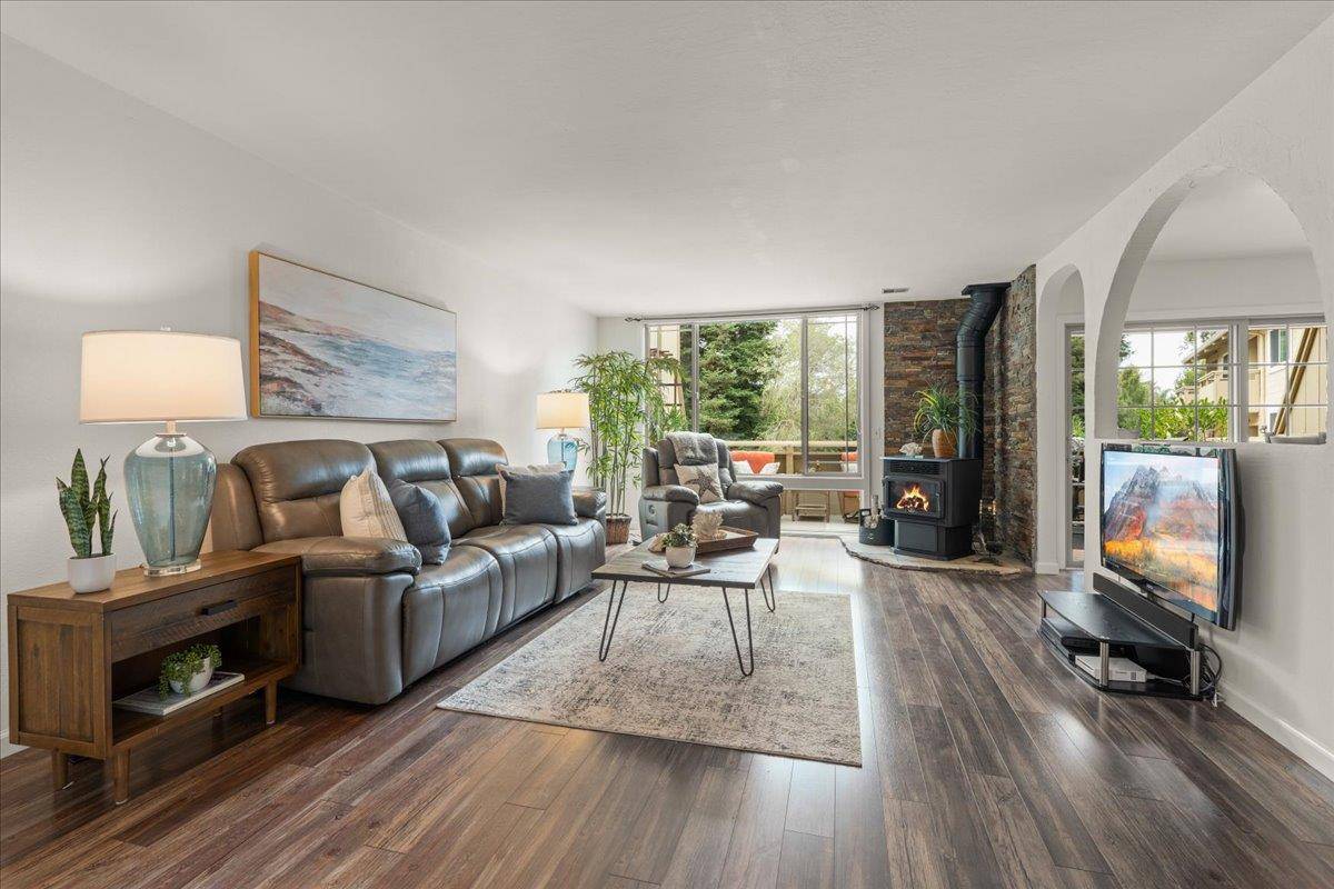 Aptos, CA 95003,182 Hyannis CT