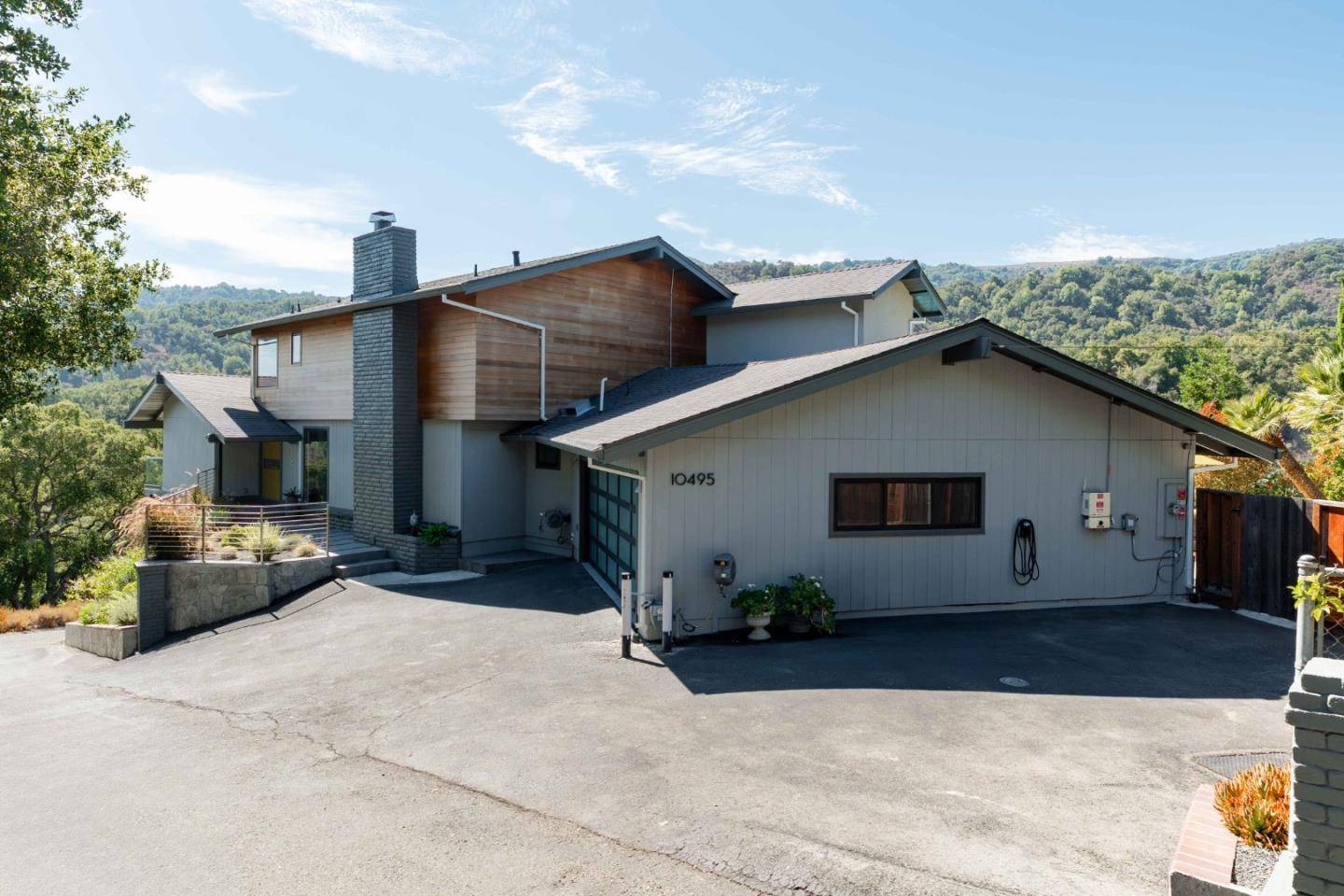 Los Altos Hills, CA 94024,10495 Albertsworth LN