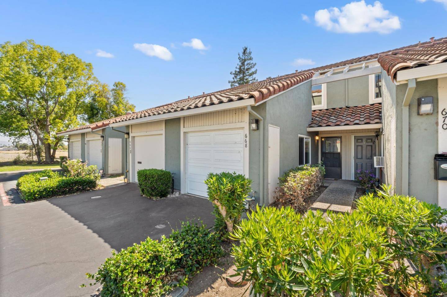 Campbell, CA 95008,668 W Sunnyoaks AVE