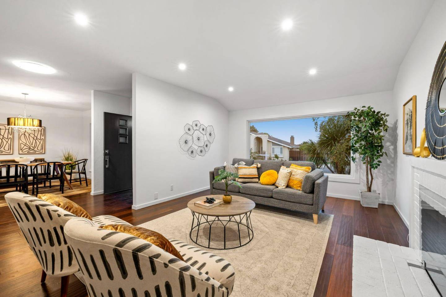 San Mateo, CA 94403,1656 Oakwood DR