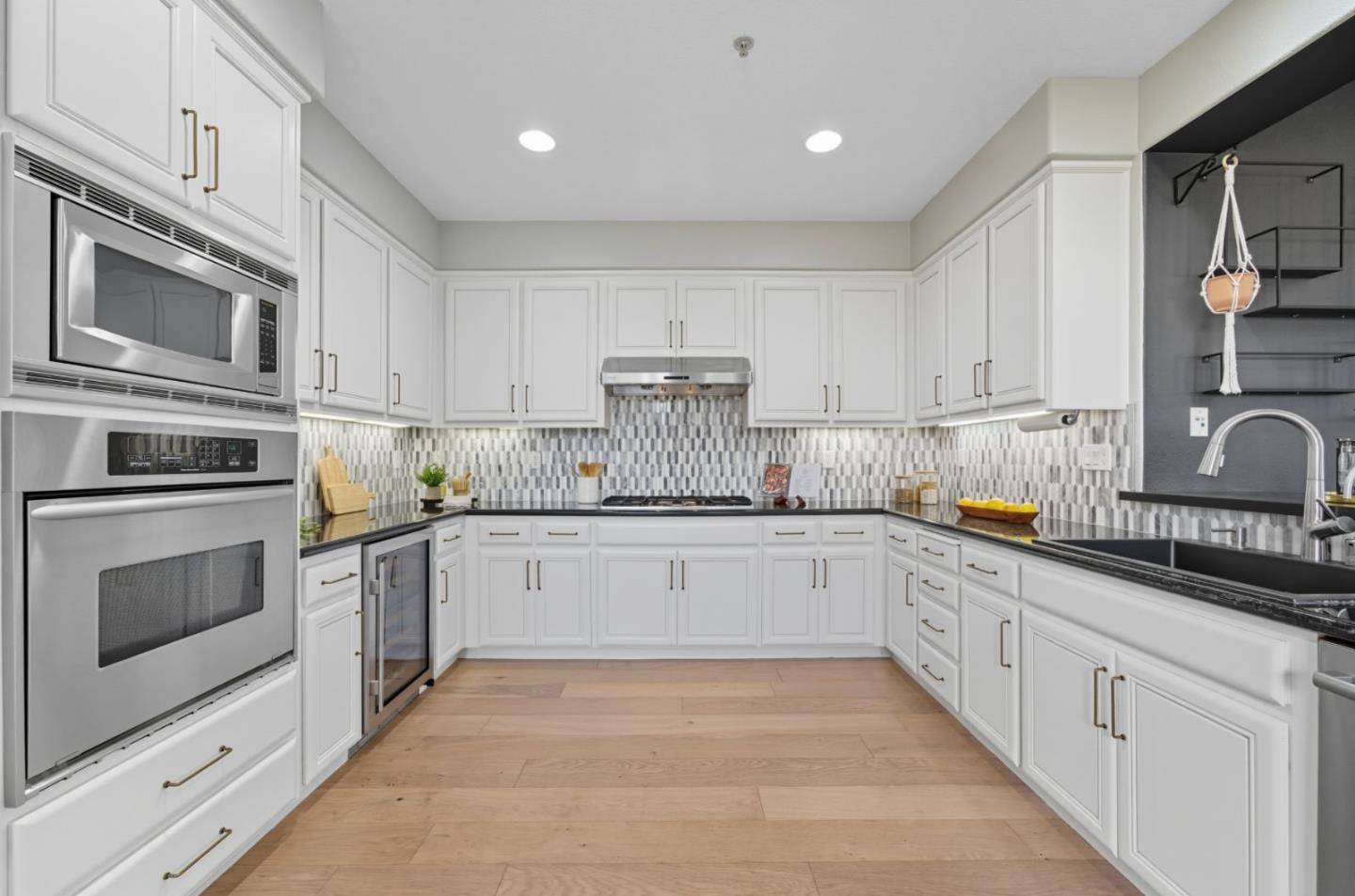 South San Francisco, CA 94080,3 Mandalay PL