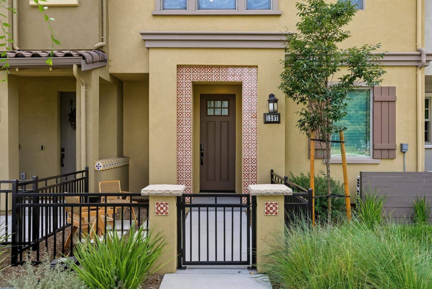 Mountain View, CA 94043,1387 W Middlefield RD