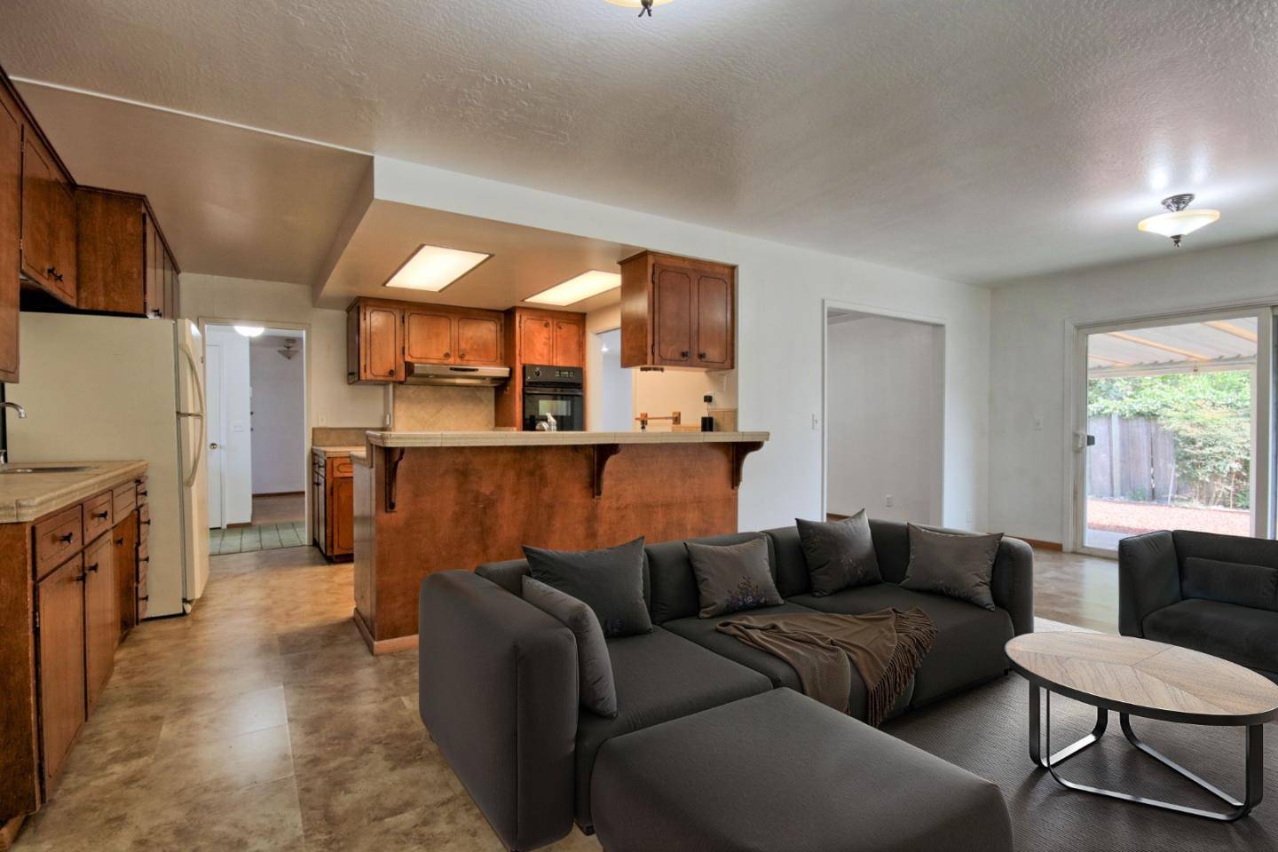 Salinas, CA 93901,1111 Santa Fe WAY