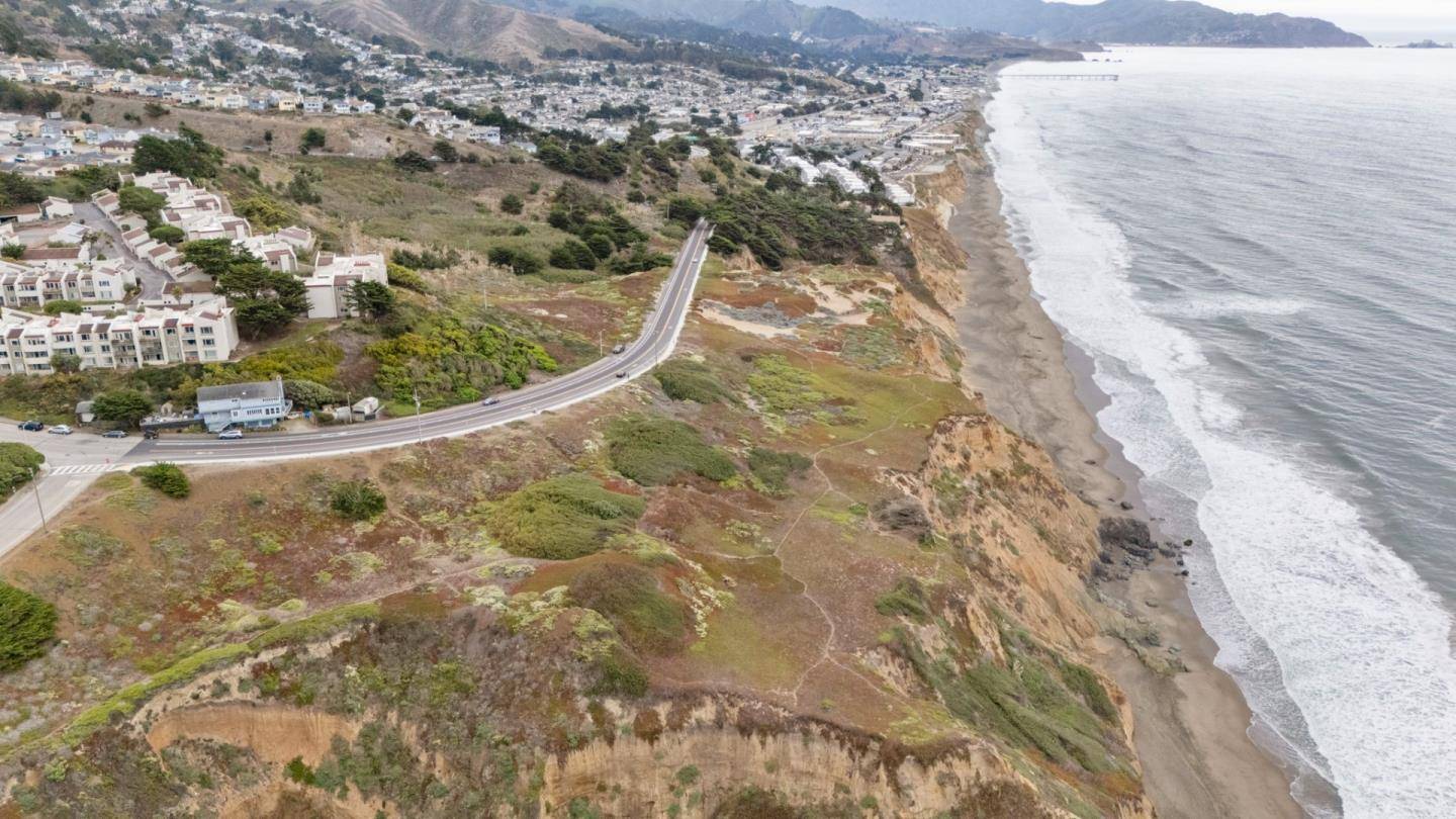 Pacifica, CA 94044,4000 Palmetto AVE