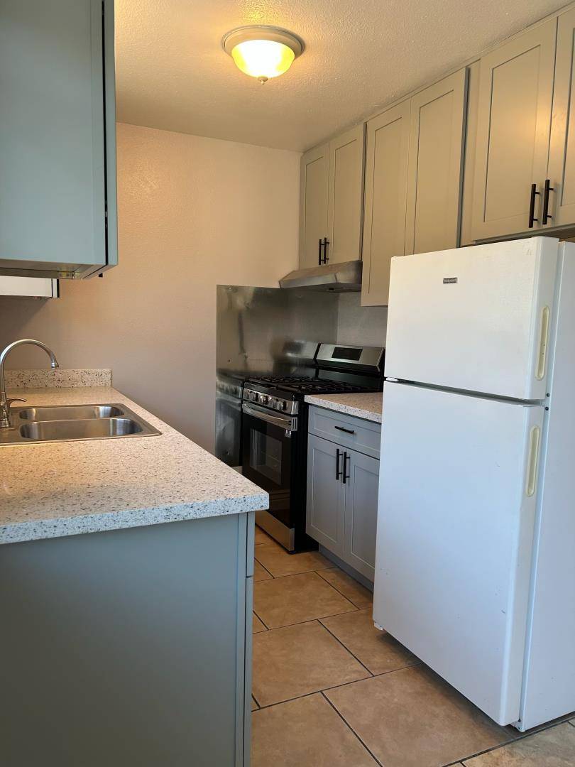 Salinas, CA 93905,1123 Del Monte AVE B