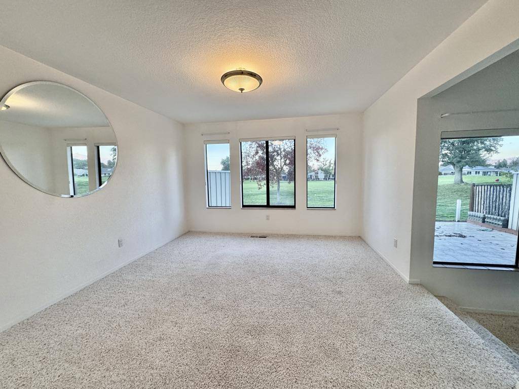 Hollister, CA 95023,808 Duffin DR