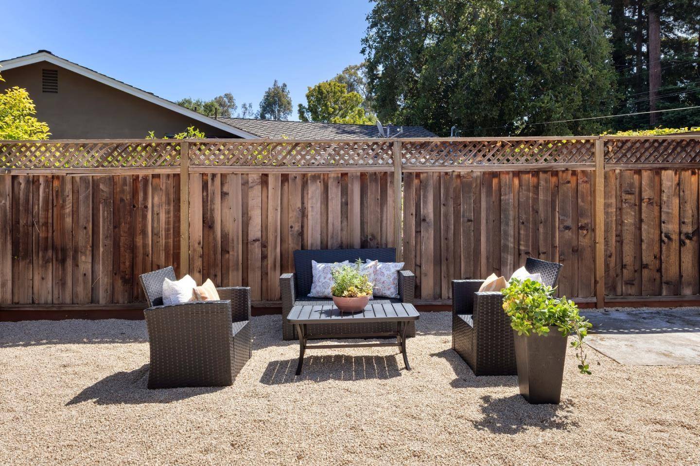 Palo Alto, CA 94306,880 Moana CT